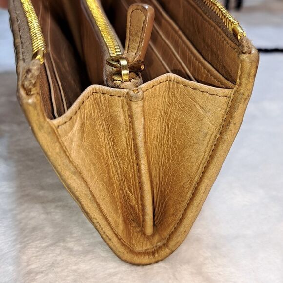 Authentic Miu Miu Matelasse Beige Leather Wallet - Picture 10 of 17